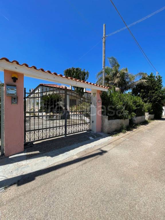 casa indipendente in vendita ad Alliste in zona Capilungo