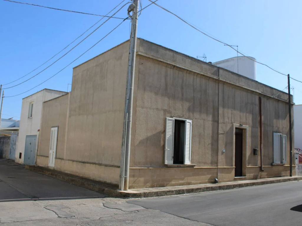 casa indipendente in vendita ad Alliste in zona Felline