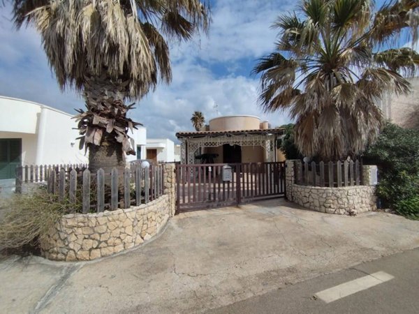 casa indipendente in vendita ad Alliste in zona Capilungo