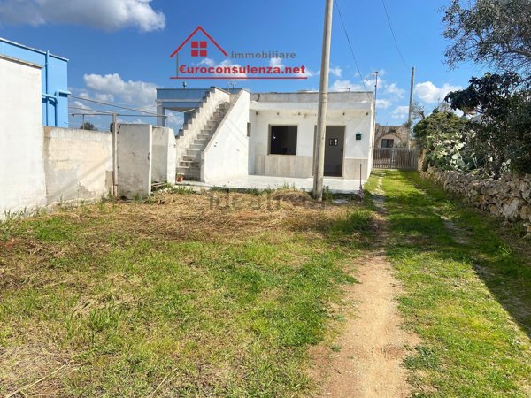 casa indipendente in vendita ad Alliste in zona Posto Rosso