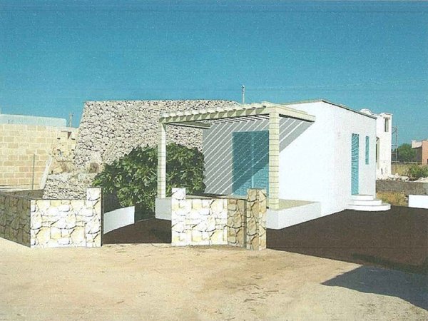 casa indipendente in vendita ad Alliste in zona Posto Rosso