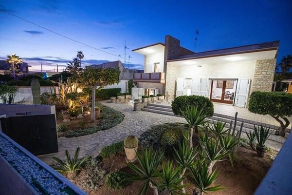casa indipendente in vendita ad Alliste in zona Capilungo