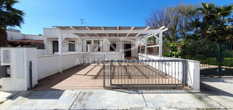casa indipendente in vendita ad Alliste in zona Posto Rosso