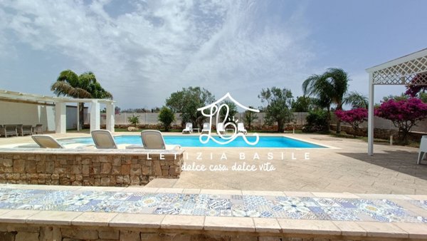 casa indipendente in vendita ad Alliste in zona Capilungo