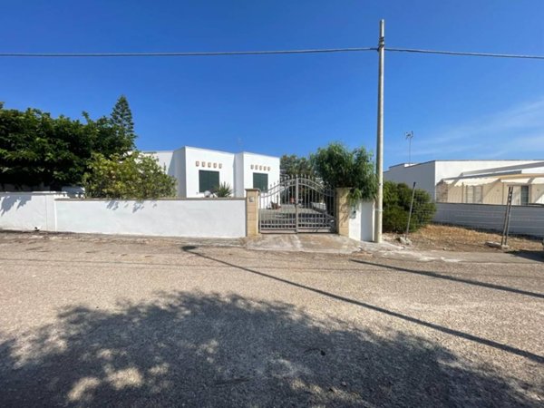 casa indipendente in vendita ad Alliste in zona Capilungo