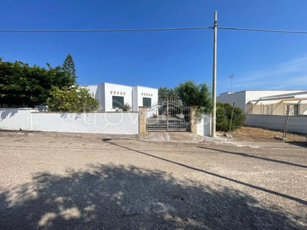 casa indipendente in vendita ad Alliste in zona Capilungo