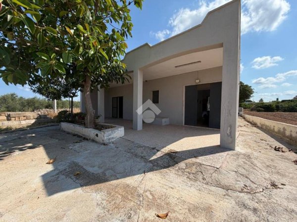 casa indipendente in vendita ad Alliste in zona Capilungo