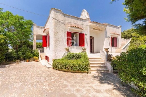 casa indipendente in vendita ad Alliste in zona Capilungo