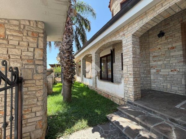 casa indipendente in vendita ad Alliste in zona Felline