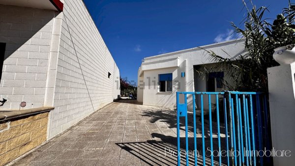 casa indipendente in vendita ad Alliste in zona Capilungo