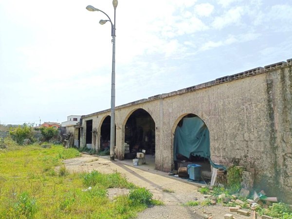 locale commerciale in vendita ad Andrano