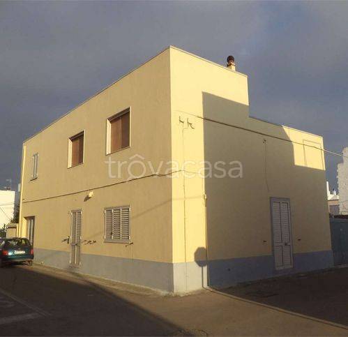 casa indipendente in vendita ad Andrano
