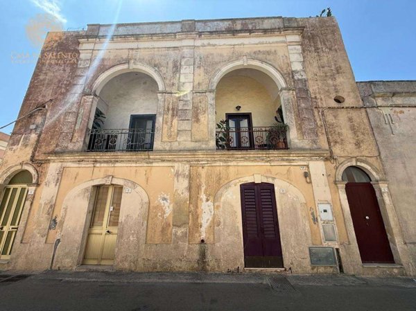 intera palazzina in vendita ad Andrano in zona Marina di Andrano