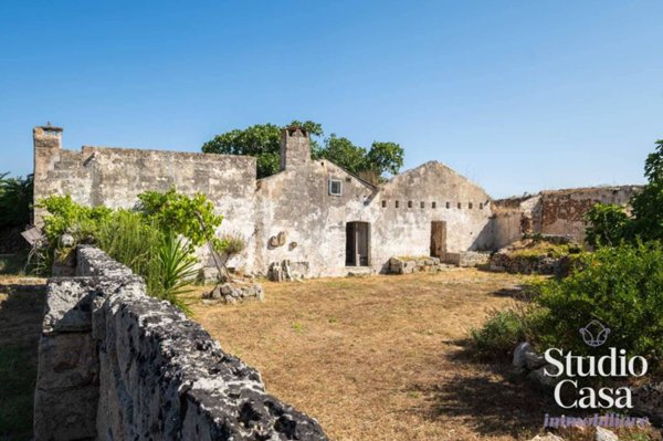 casa indipendente in vendita ad Andrano in zona Marina di Andrano
