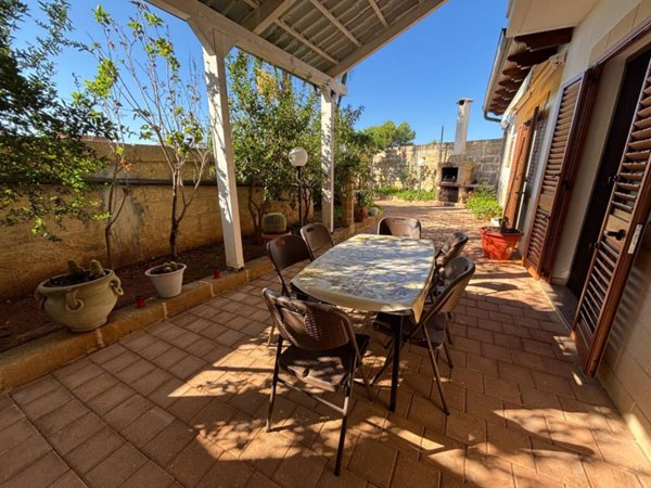 casa indipendente in vendita ad Andrano in zona Marina di Andrano