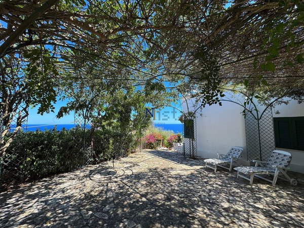 casa indipendente in vendita ad Andrano in zona Marina di Andrano