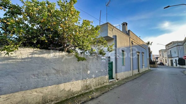 casa indipendente in vendita ad Andrano in zona Marina di Andrano