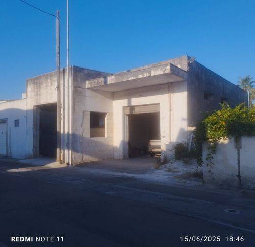 negozio in vendita ad Andrano