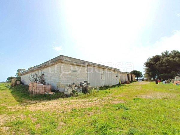 locale commerciale in vendita ad Andrano