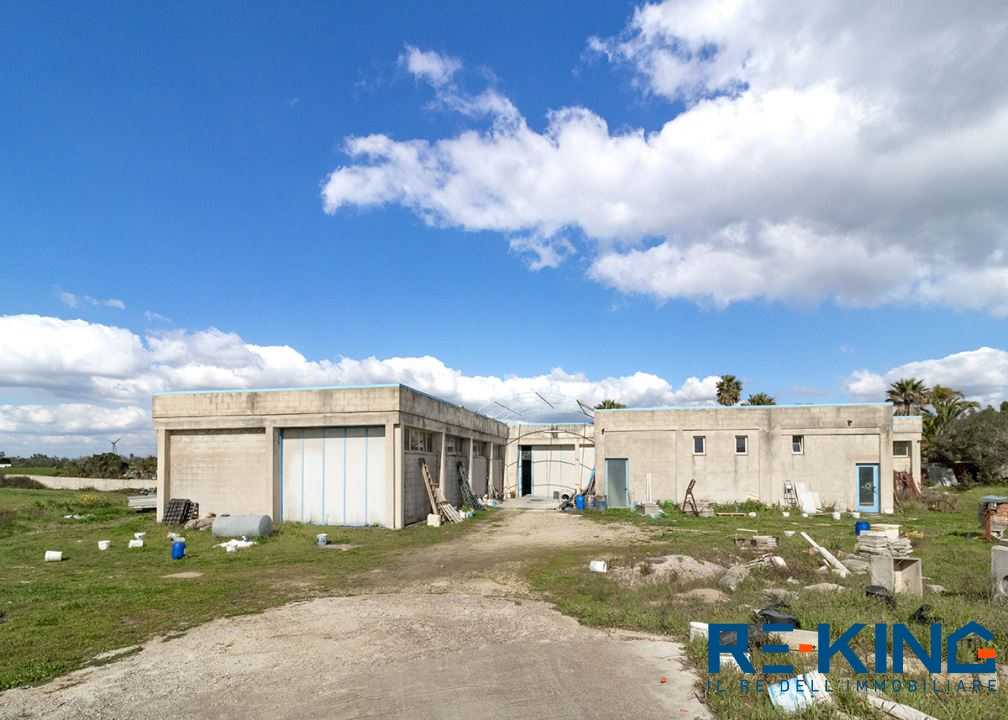 capannone in vendita ad Aradeo