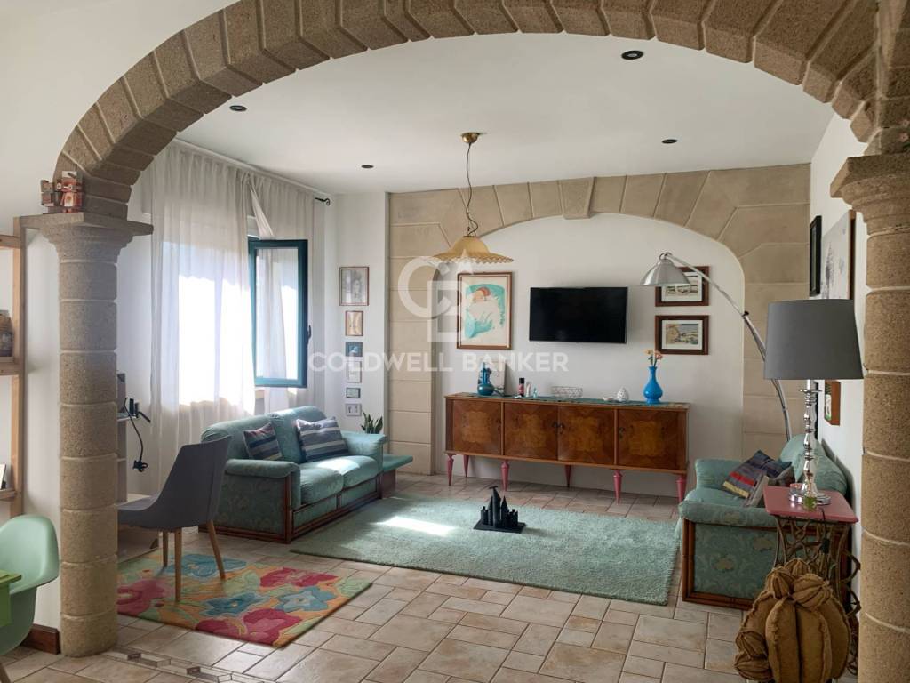 casa indipendente in vendita ad Aradeo