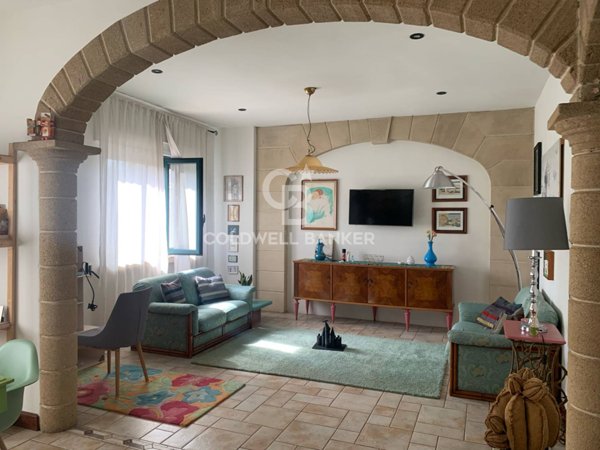 casa indipendente in vendita ad Aradeo