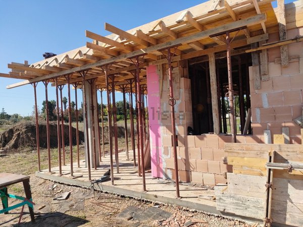 casa indipendente in vendita ad Aradeo