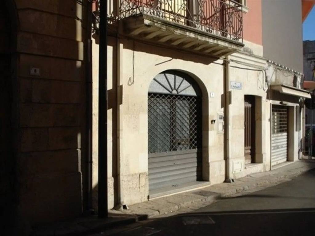 negozio in vendita ad Aradeo
