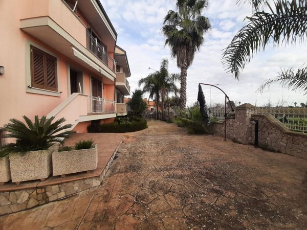 casa indipendente in vendita ad Aradeo