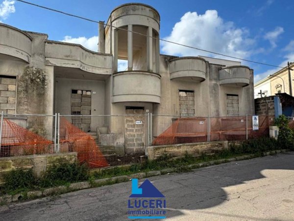 casa indipendente in vendita ad Aradeo