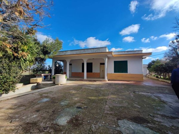 casa indipendente in vendita ad Aradeo