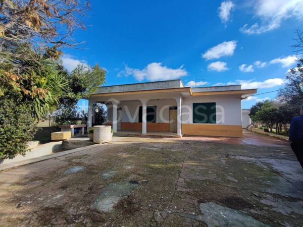 casa indipendente in vendita ad Aradeo