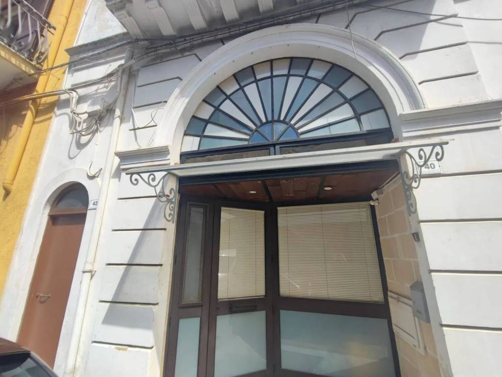 intera palazzina in vendita ad Aradeo