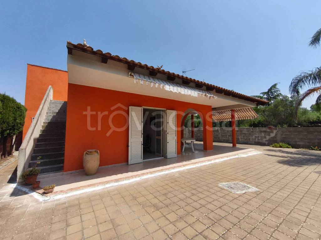 casa indipendente in vendita ad Aradeo