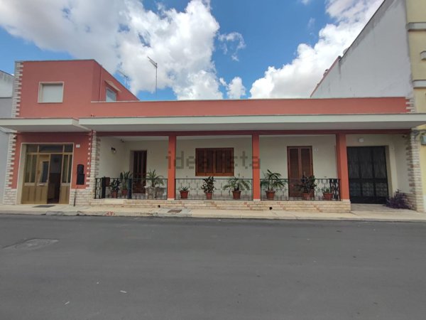 casa indipendente in vendita ad Aradeo