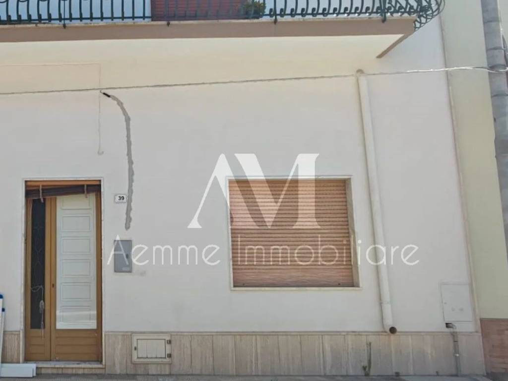 casa indipendente in vendita ad Aradeo