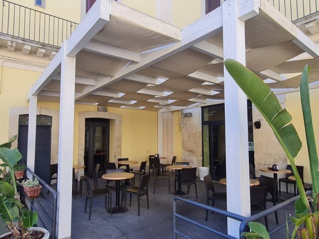 negozio in vendita ad Aradeo