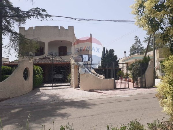 casa indipendente in vendita ad Aradeo