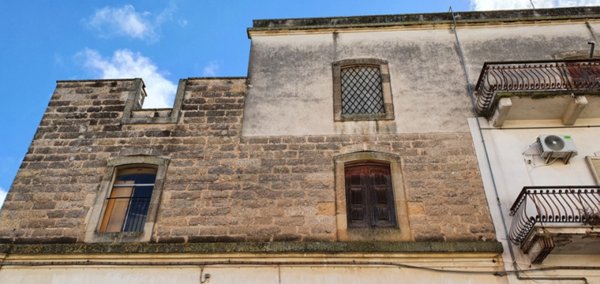 casa indipendente in vendita ad Aradeo