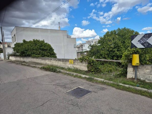 terreno agricolo in vendita ad Aradeo