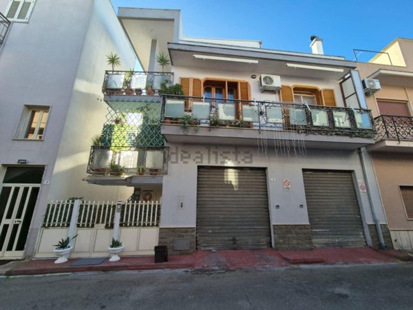 casa indipendente in vendita ad Aradeo