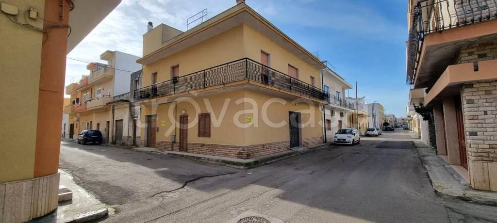 casa indipendente in vendita ad Aradeo