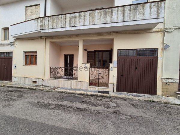 casa indipendente in vendita ad Aradeo