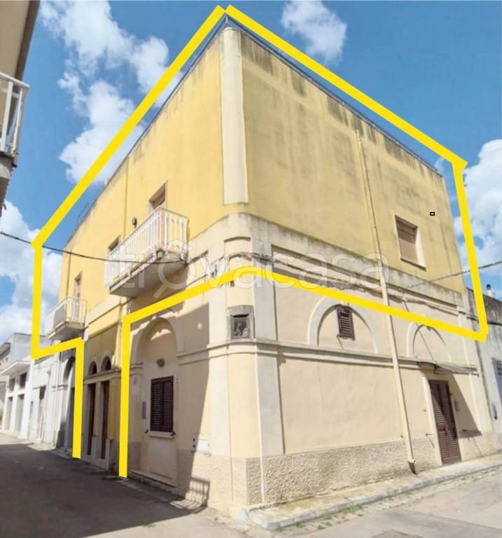 casa indipendente in vendita ad Aradeo