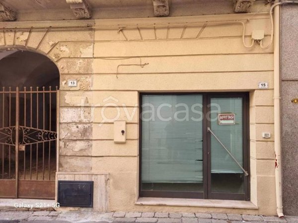 ufficio in vendita ad Aradeo