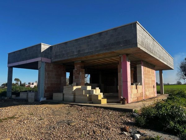 casa indipendente in vendita ad Aradeo