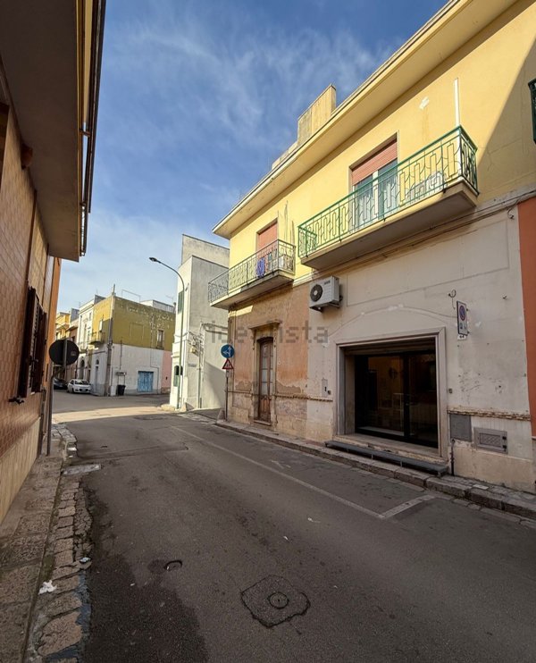 ufficio in vendita ad Aradeo