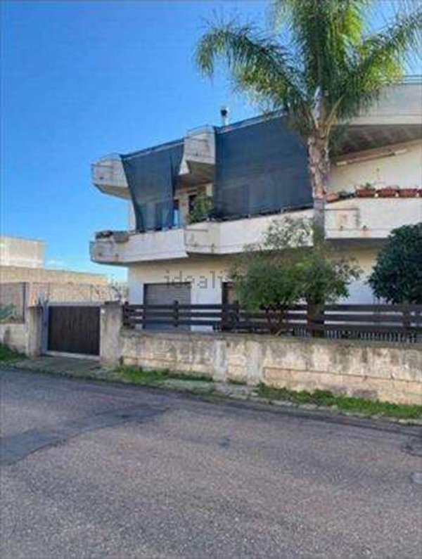 casa indipendente in vendita ad Aradeo