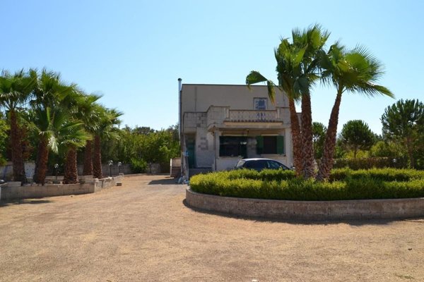 casa indipendente in vendita ad Aradeo