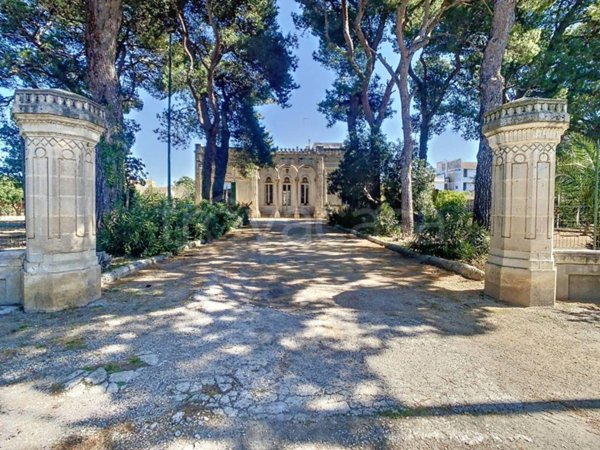 casa indipendente in vendita ad Aradeo